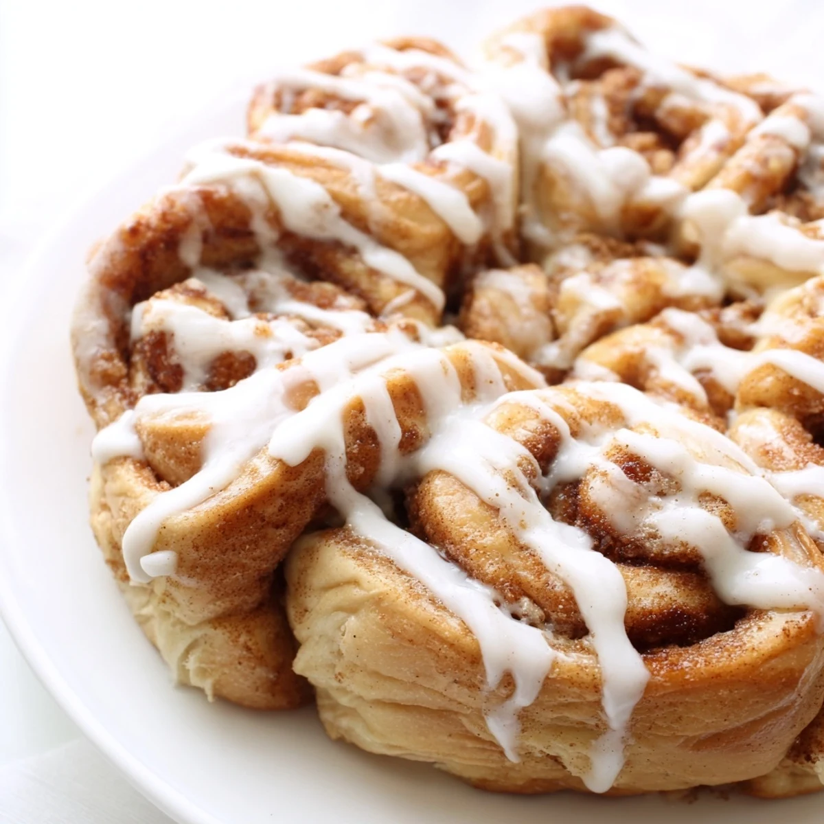 Imagine the aroma: a festive, pull-apart Cinnamon Roll Snowflake with rich, spiced cinnamon and sweet icing.